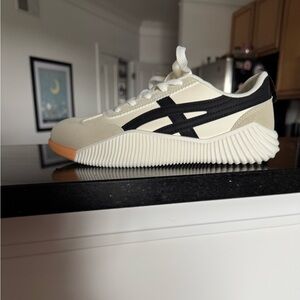 NIB De Florance Trainers/Sneakers  beige/black size 7.5